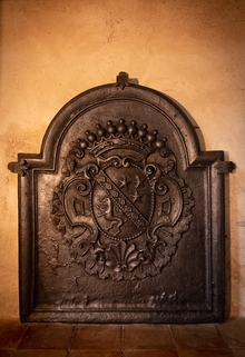 Plaque de cheminée aux armoiries de Berset et Désérée 1737