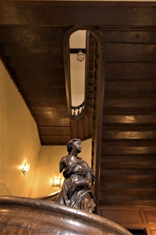 Vue partielle escalier central