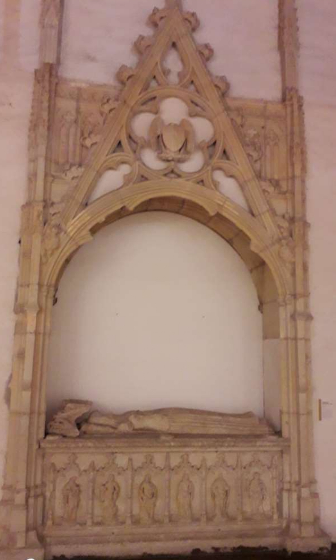 Abbaye de Clairmont - Chœur abbatiale - Tombeau Béatrix de Bretagne